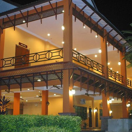 Tanjung Demong Beach Resort Кампунг-Куала-Бесут Экстерьер фото