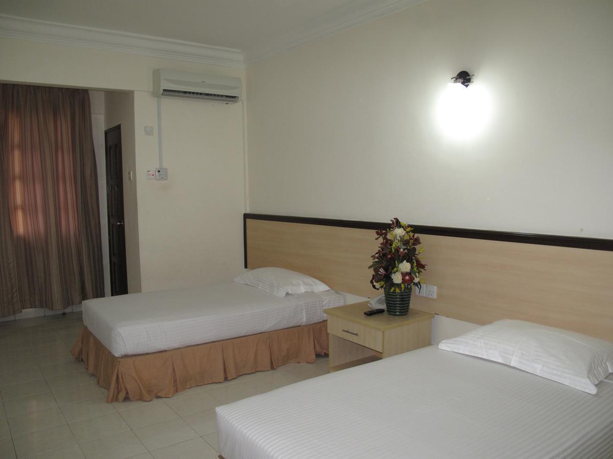 Tanjung Demong Beach Resort Кампунг-Куала-Бесут Экстерьер фото