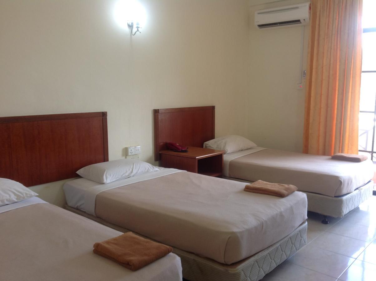 Tanjung Demong Beach Resort Кампунг-Куала-Бесут Экстерьер фото